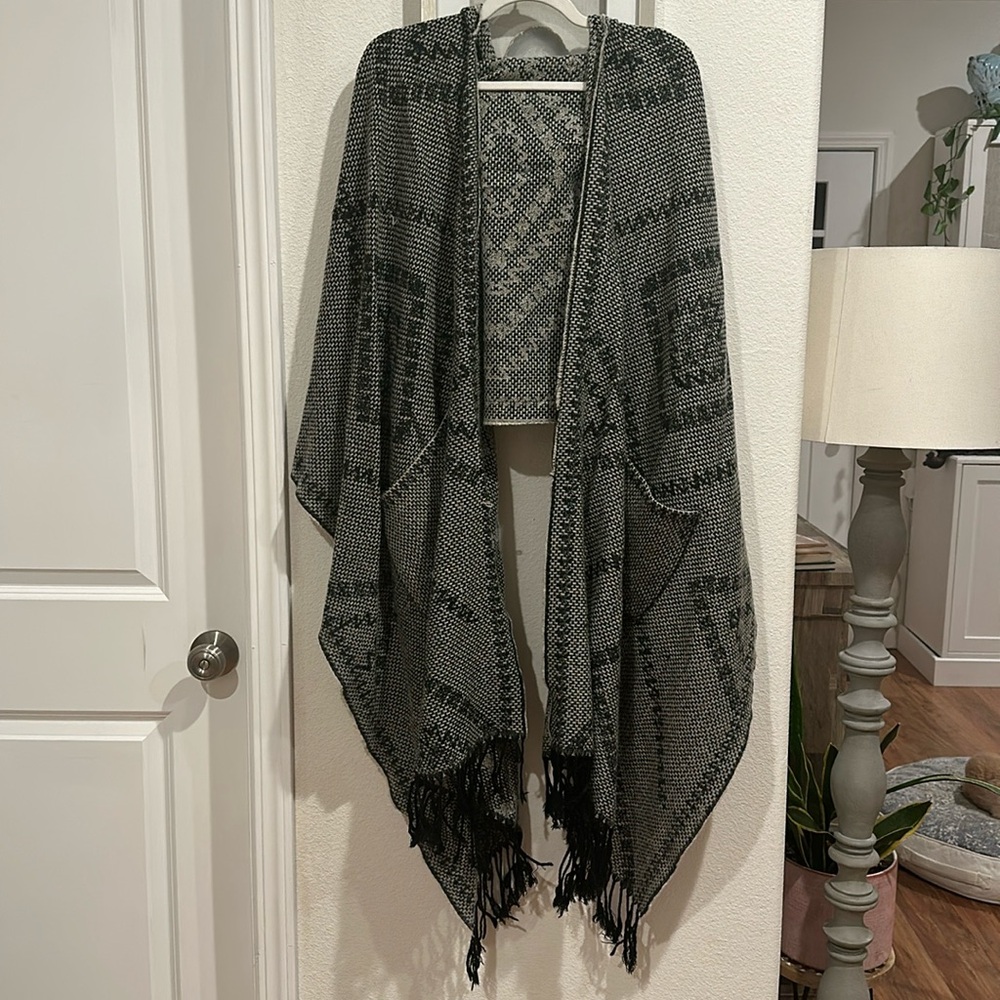 Lovestitch poncho wrap ✨
